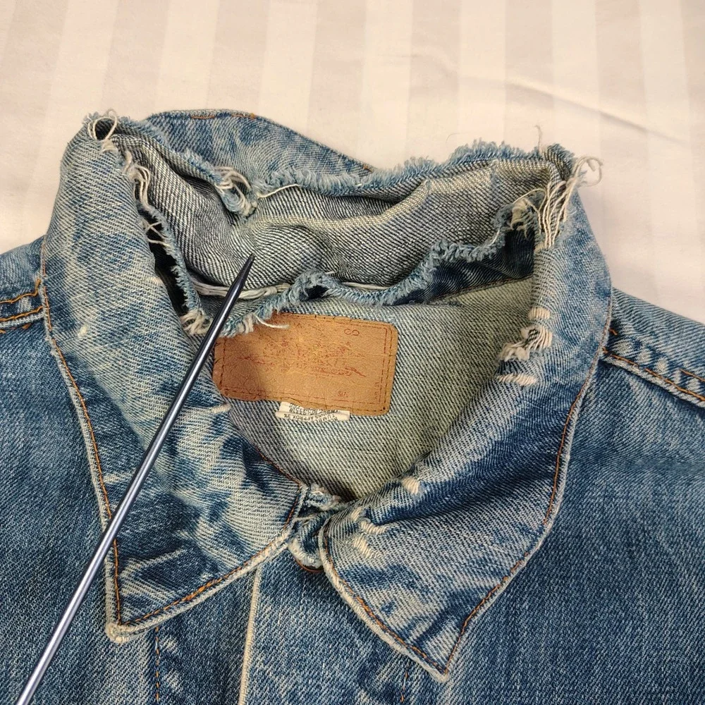 Vintage Levis Mens Denim Trucker Jacket Size 44 Blue Cotton Distressed Type III - Picture 4 of 13